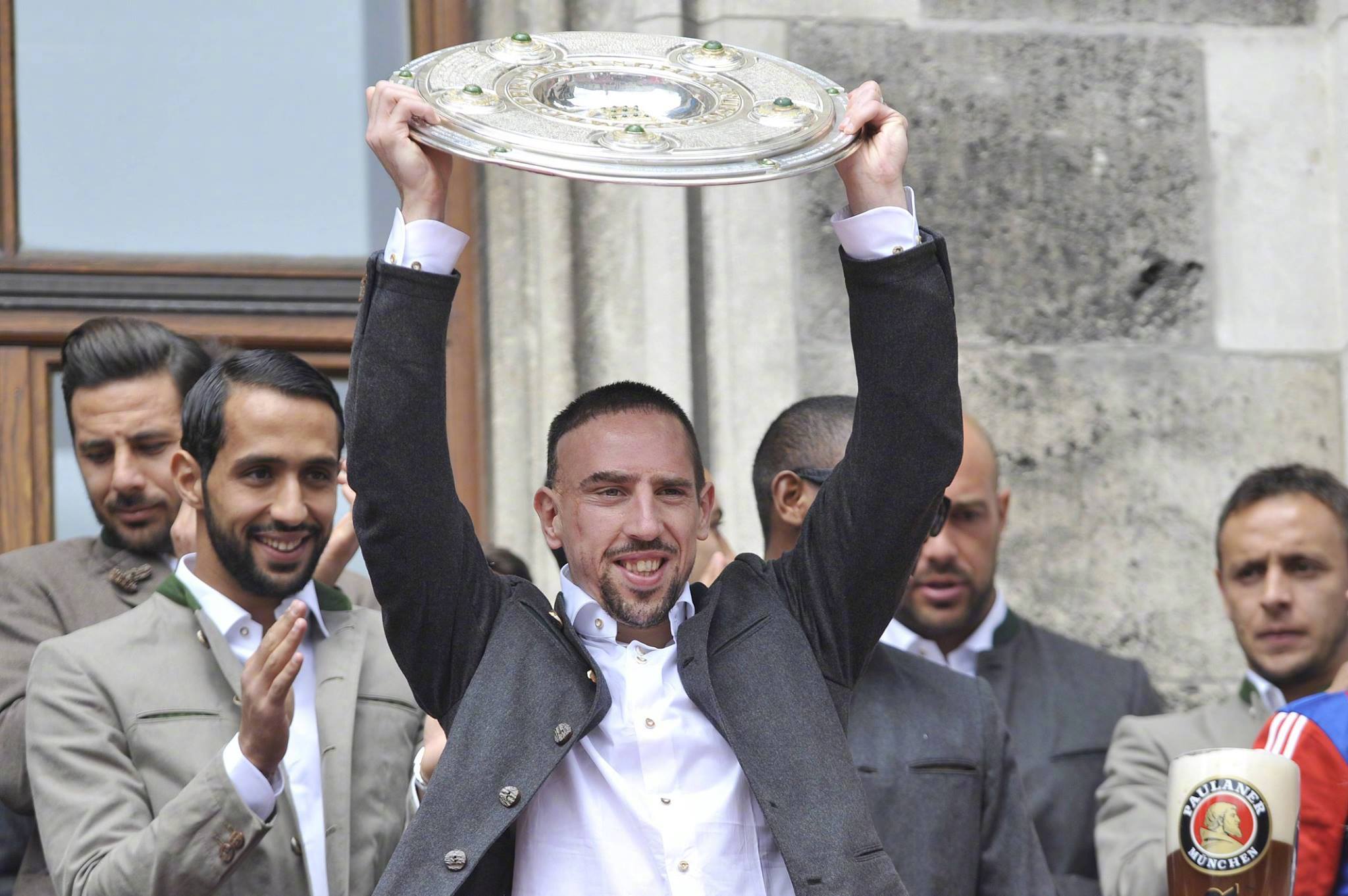 转会期突围战来临，里昂围绕德甲迎来里程碑，更衣室稳定，临场指挥获称赞(意甲新赛季前瞻及重要转会)