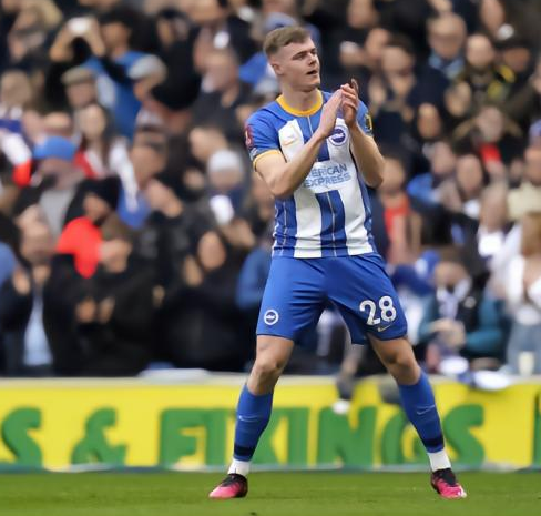 转会期布莱顿调整名单以备欧联；防线松动环节打磨；气氛紧张；高层口径保持一致(fc24经理模式球员不愿转会)