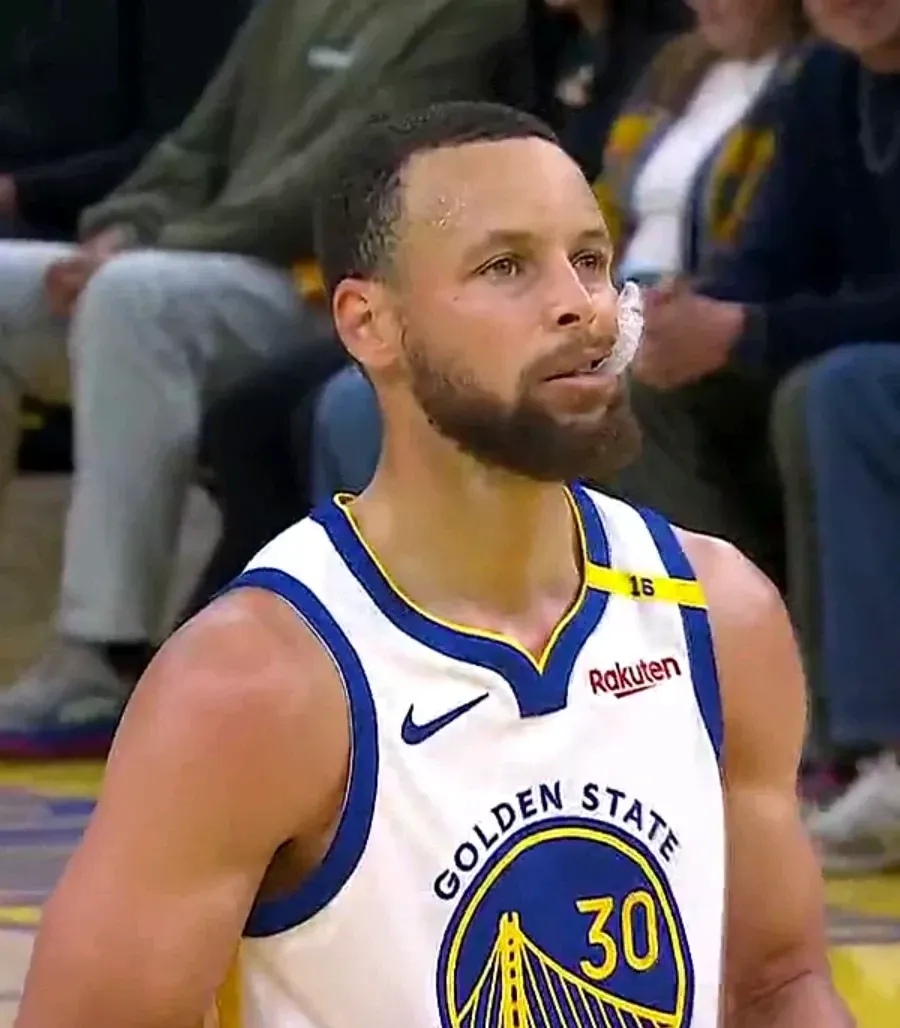 28圈-库里回归赛场，精彩发挥首场状态亮眼，TES观众沸腾！的简单介绍